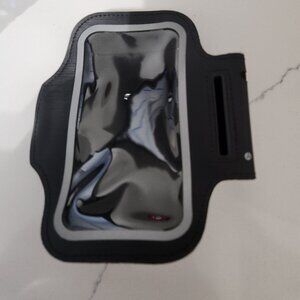 UNIVERSAL ARM BAND FOR CELL PHONE